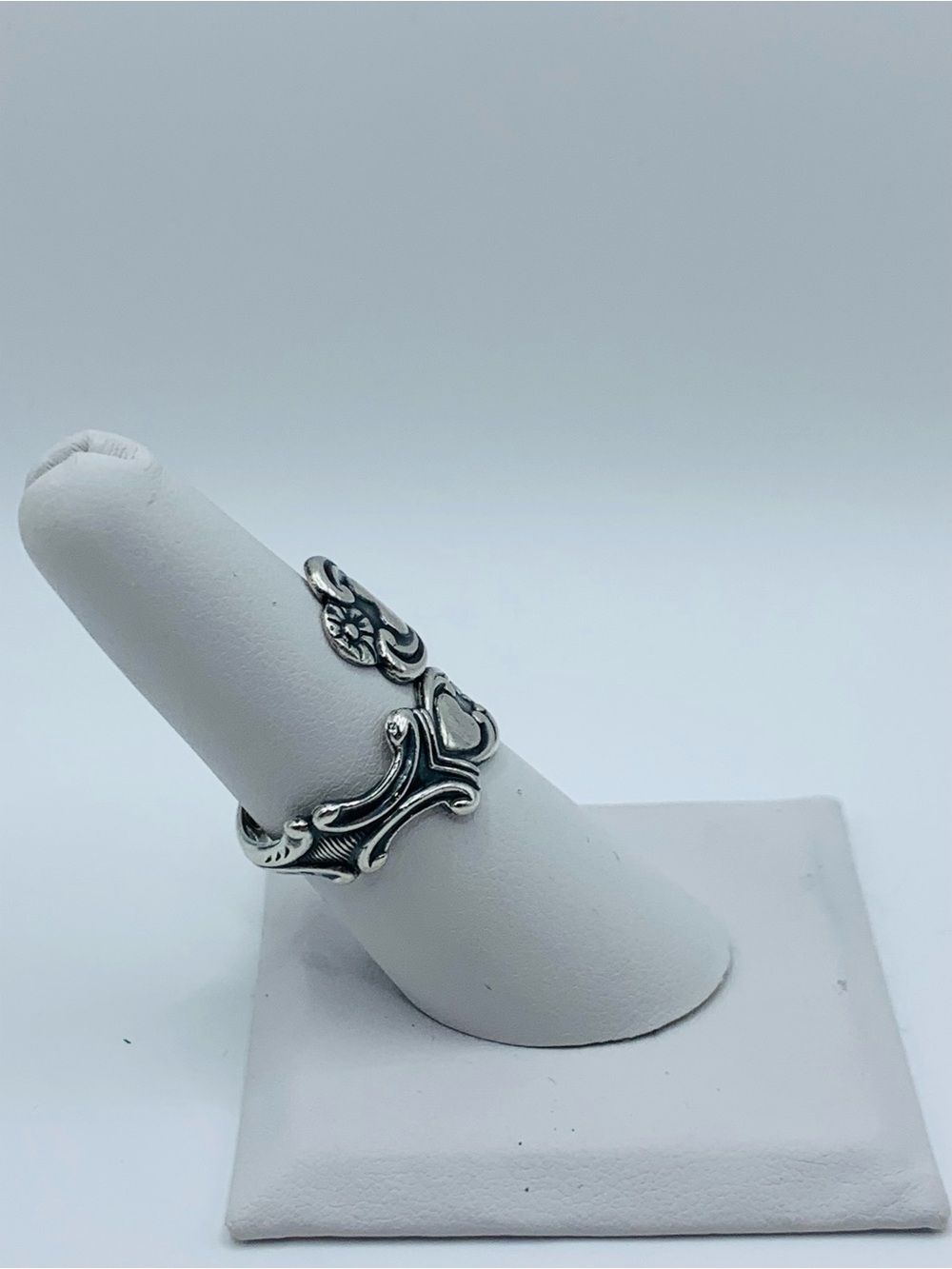 Vintage 1975 Avon Treasured Heart Sterling Silver Bypass Spoon Ring Size 7.25 - Picture 3 of 8